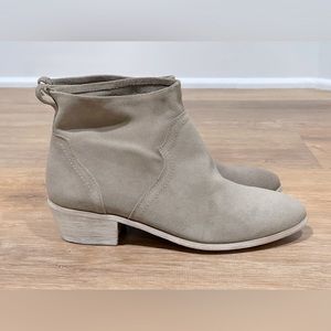 NEW Sole Society Fennel Light Grey Carson Ankle Boot Size 7.5
